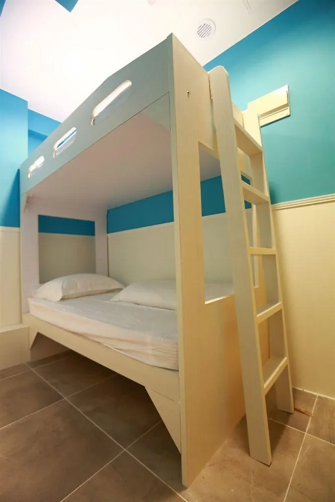 Colorz Hostel هونغ كونغ بيت ضيافة